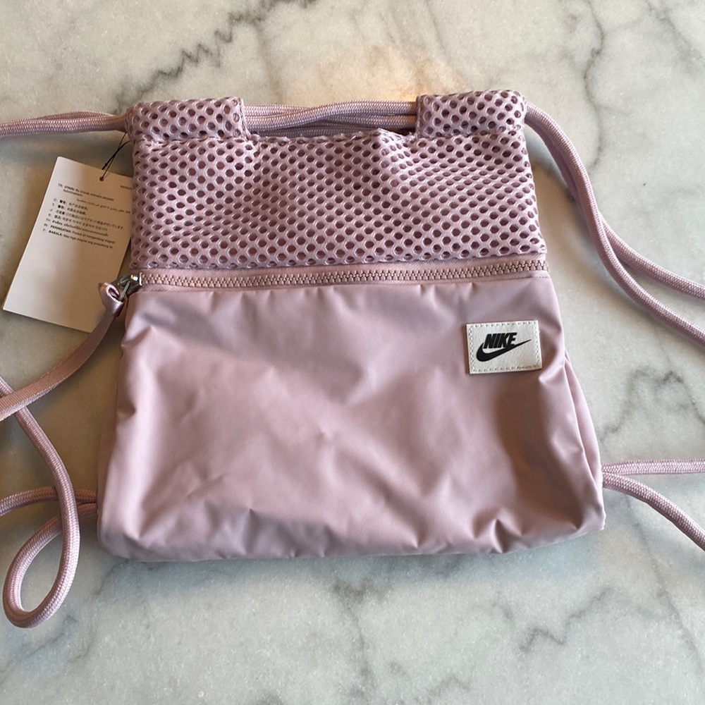 Cute lil’ Nike drawstring bag